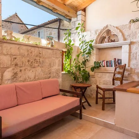 Old Town Hvar フヴァル