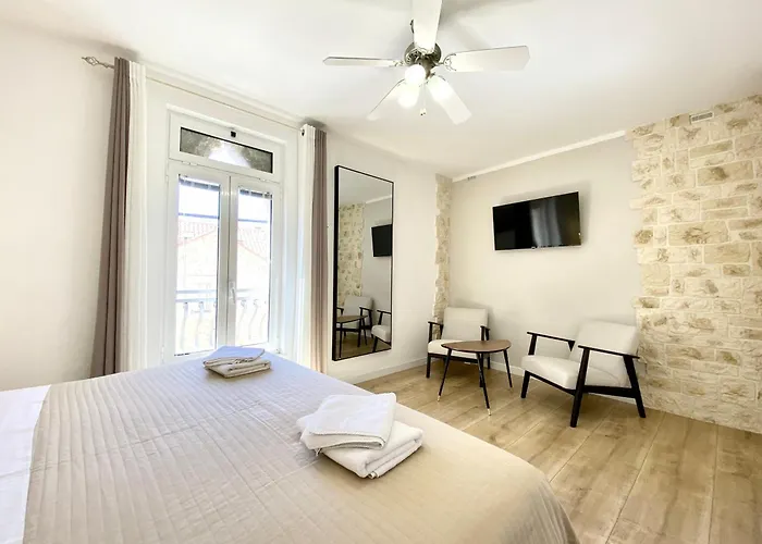 Old Town Hvar חוואר